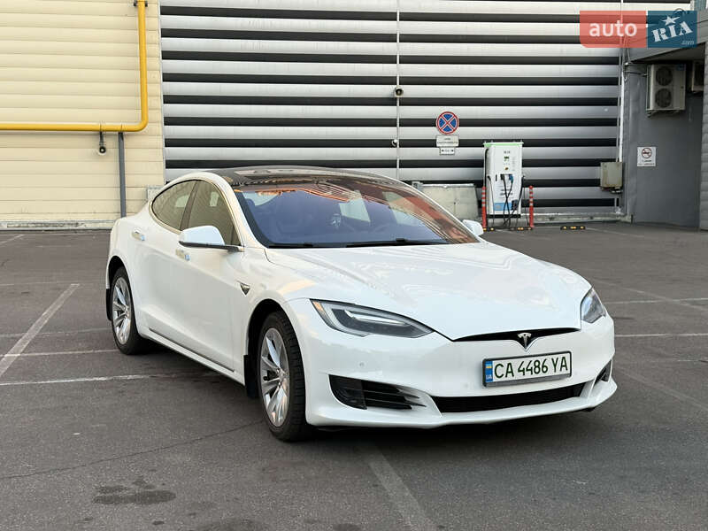 Ліфтбек Tesla Model S 2017 в Черкасах