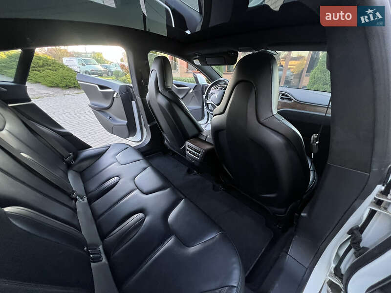 Ліфтбек Tesla Model S 2017 в Черкасах