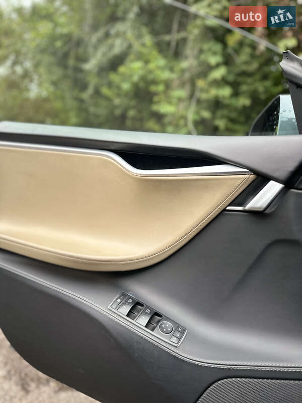 Ліфтбек Tesla Model S 2017 в Києві