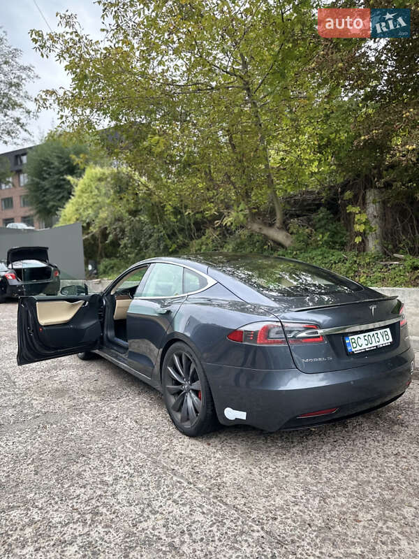 Ліфтбек Tesla Model S 2017 в Києві