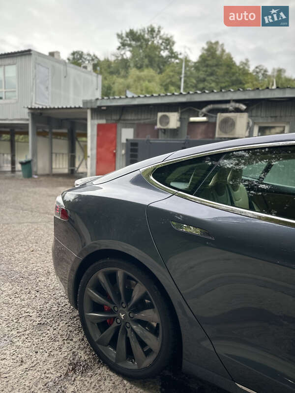 Ліфтбек Tesla Model S 2017 в Києві