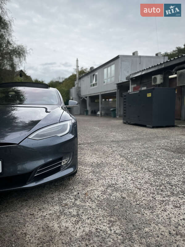 Ліфтбек Tesla Model S 2017 в Києві
