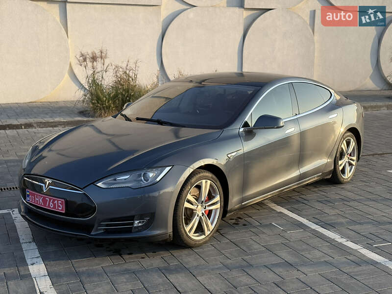 Лифтбек Tesla Model S 2014 в 