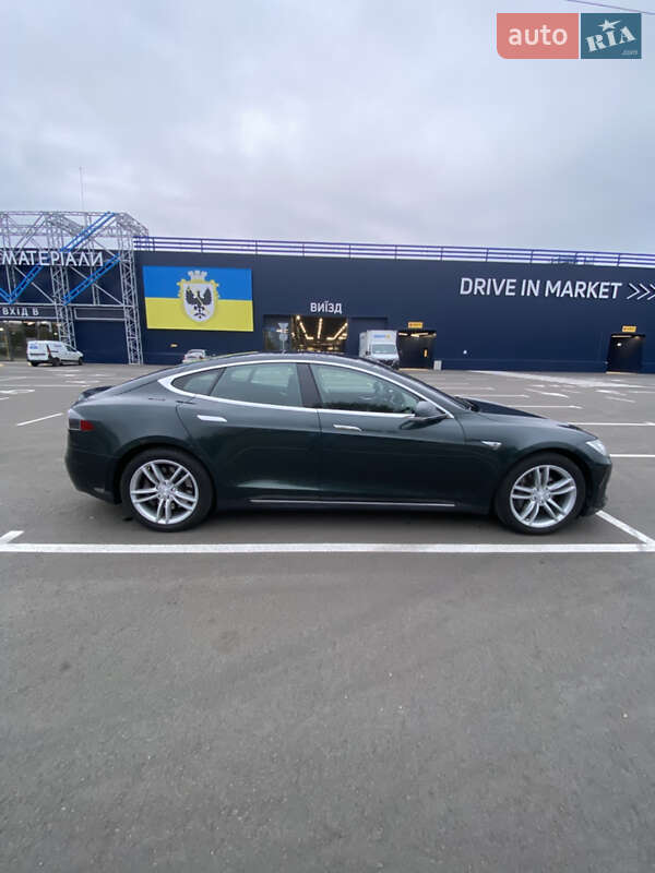 Ліфтбек Tesla Model S 2014 в Чернігові