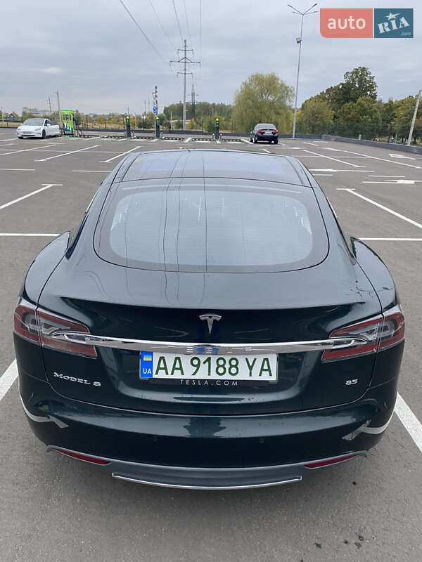 Ліфтбек Tesla Model S 2014 в Чернігові