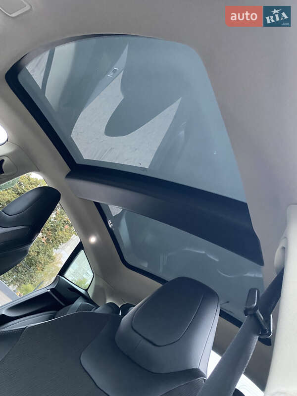 Ліфтбек Tesla Model S 2014 в Чернігові