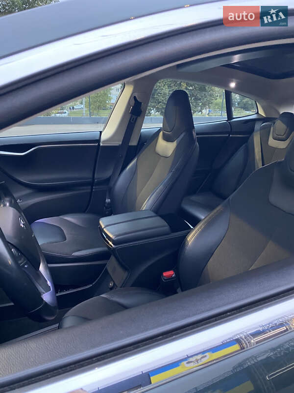 Ліфтбек Tesla Model S 2014 в Чернігові