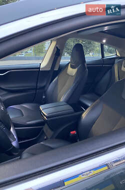 Лифтбек Tesla Model S 2014 в 
