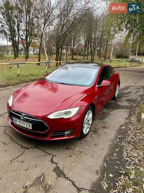 Ліфтбек Tesla Model S 2015 в 