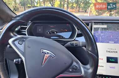 Лифтбек Tesla Model S 2015 в 