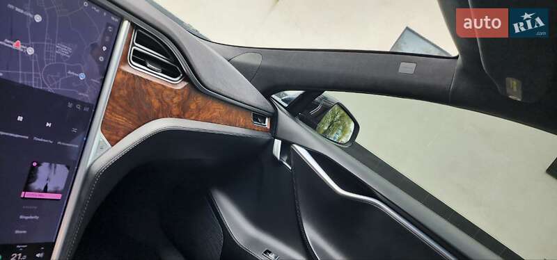 Лифтбек Tesla Model S 2017 в Хмельницком