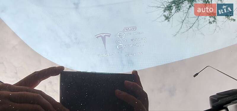 Лифтбек Tesla Model S 2017 в Хмельницком