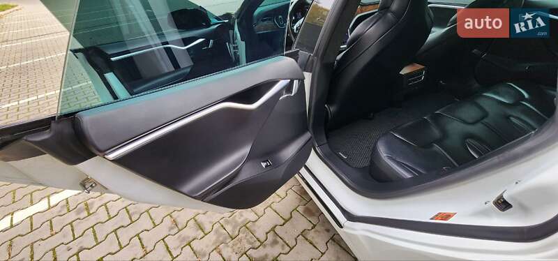 Лифтбек Tesla Model S 2017 в Хмельницком