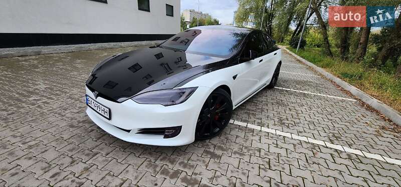 Лифтбек Tesla Model S 2017 в Хмельницком