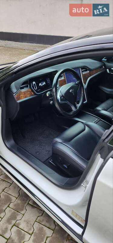 Лифтбек Tesla Model S 2017 в Хмельницком