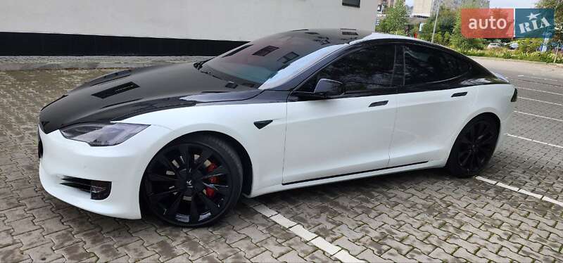 Лифтбек Tesla Model S 2017 в Хмельницком