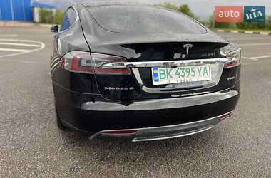 Ліфтбек Tesla Model S 2015 в Здолбуніві