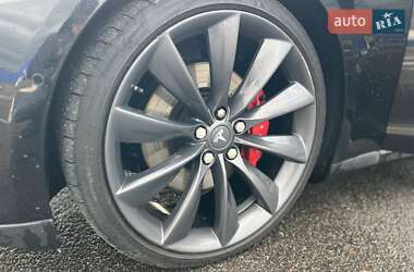 Ліфтбек Tesla Model S 2015 в Здолбуніві