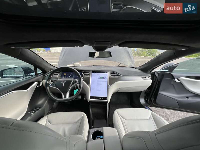 Лифтбек Tesla Model S 2015 в Здолбунове