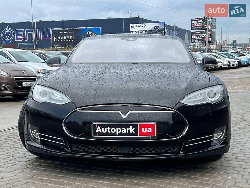 Ліфтбек Tesla Model S 2015 в Львові
