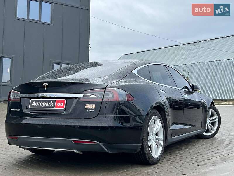 Ліфтбек Tesla Model S 2015 в Львові