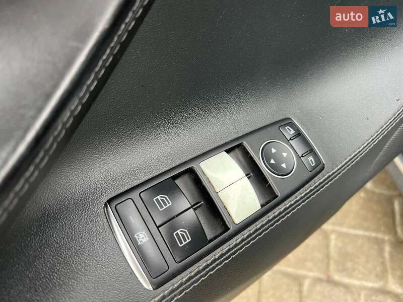 Ліфтбек Tesla Model S 2015 в Львові