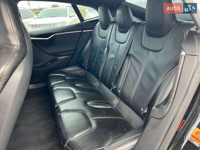 Ліфтбек Tesla Model S 2015 в Львові