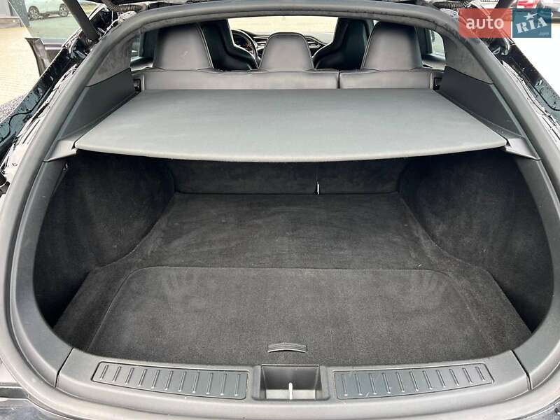 Ліфтбек Tesla Model S 2015 в Львові