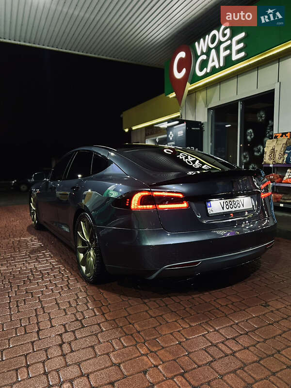 Tesla Model S 2014