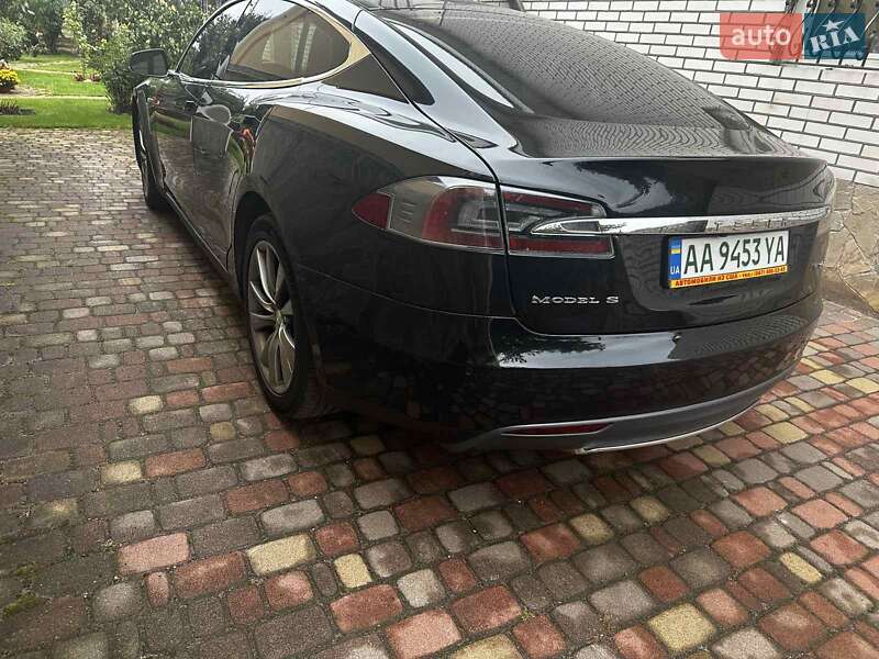 Лифтбек Tesla Model S 2015 в Киеве