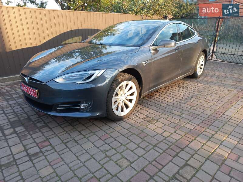 Лифтбек Tesla Model S 2018 в Шептицькому