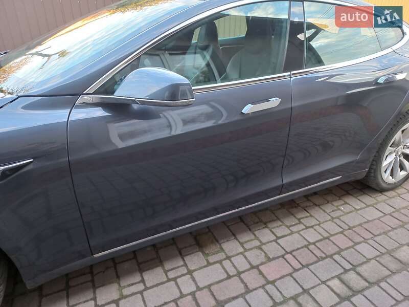 Лифтбек Tesla Model S 2018 в Шептицькому