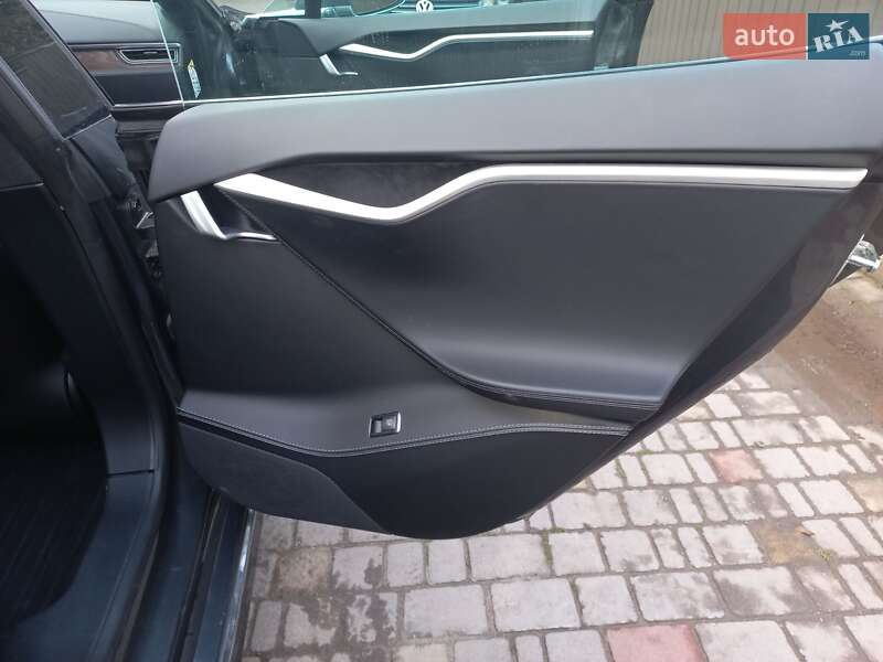 Лифтбек Tesla Model S 2018 в Шептицькому