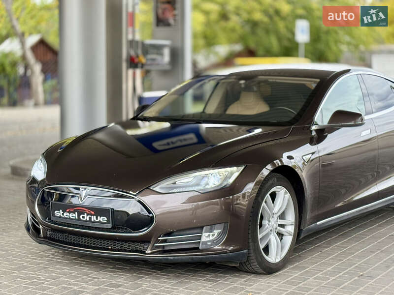 Tesla Model S 2014