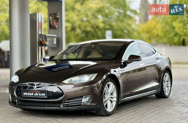 Лифтбек Tesla Model S 2014 в 