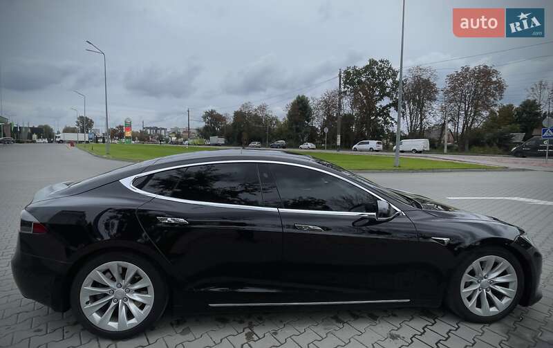 Лифтбек Tesla Model S 2016 в 