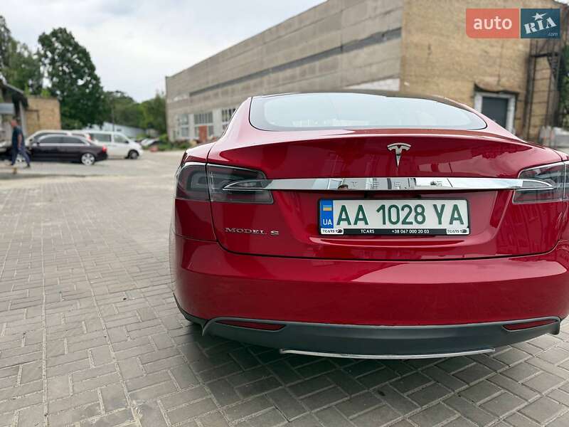 Ліфтбек Tesla Model S 2013 в Києві