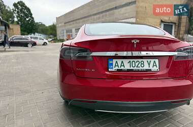 Лифтбек Tesla Model S 2013 в 