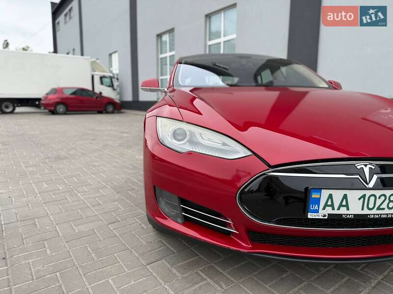 Ліфтбек Tesla Model S 2013 в Києві