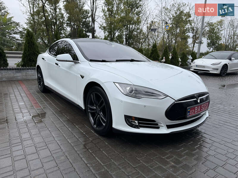 Лифтбек Tesla Model S 2016 в Виннице