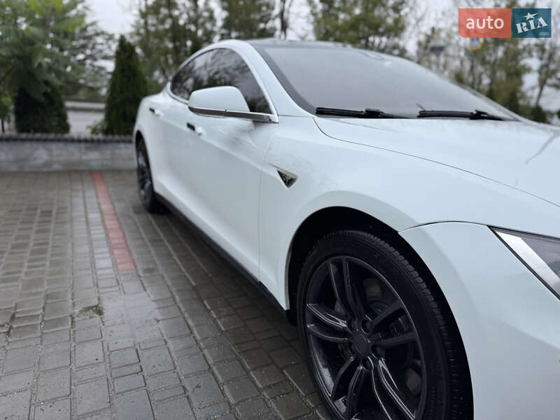 Лифтбек Tesla Model S 2016 в Виннице