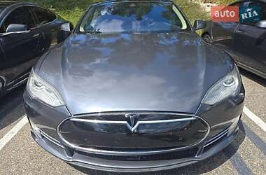 Лифтбек Tesla Model S 2015 в 