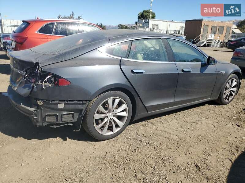 Ліфтбек Tesla Model S 2016 в Києві