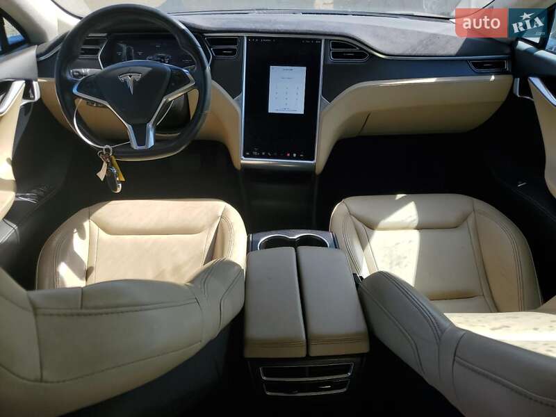 Ліфтбек Tesla Model S 2016 в Києві