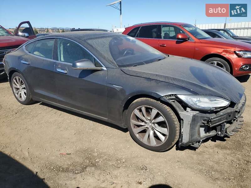 Ліфтбек Tesla Model S 2016 в Києві