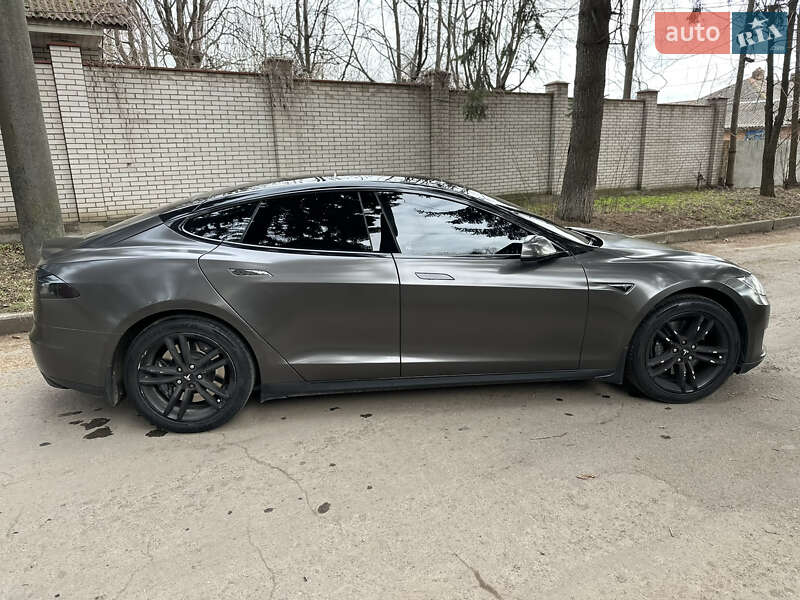 Ліфтбек Tesla Model S 2014 в Вінниці