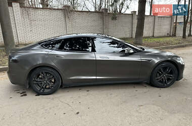 Ліфтбек Tesla Model S 2014 в 