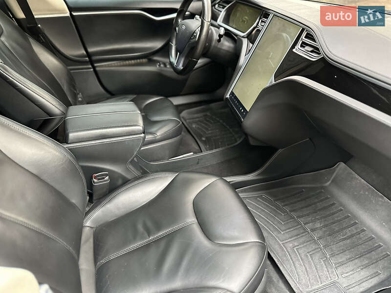Ліфтбек Tesla Model S 2014 в Вінниці