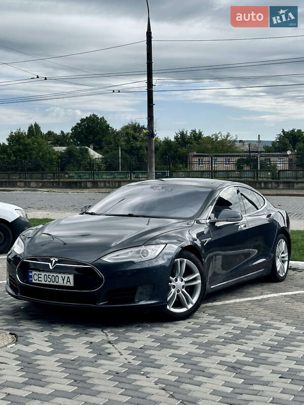 Tesla Model S 2015