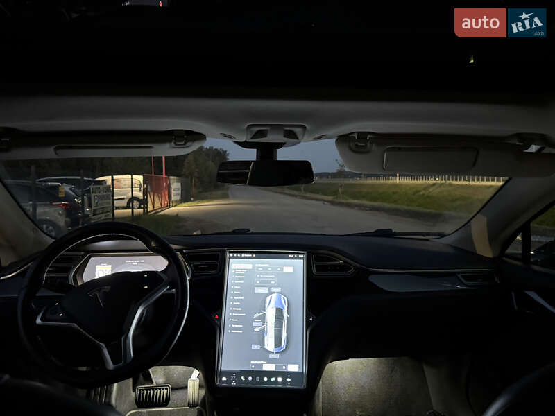 Ліфтбек Tesla Model S 2013 в Львові